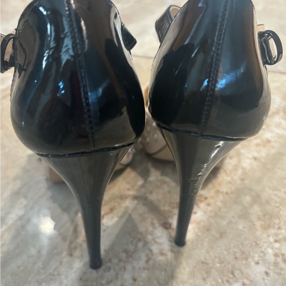 Rock & Republic Black and Cream Peep-Toe Heels - Picture 3 of 10